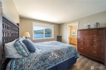 Guest Bed 1 - main floor