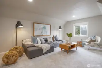 Huge bonus/media room, can be converted to 5th bedroom easily.