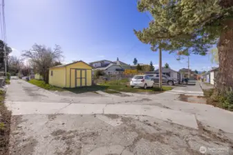 Looking at the Northeast corner of the property with the alley that "T's" so you have access to Sunset Drive or to Illinois Street, by the Rose Garden.