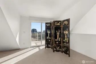 Loft w/ Ocean View from deck