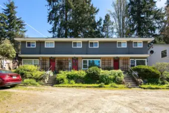 Gorgeous Triplex in fabulous Greenwood neighborhood.