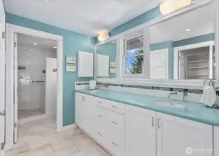 Primary bath, heated tile floors