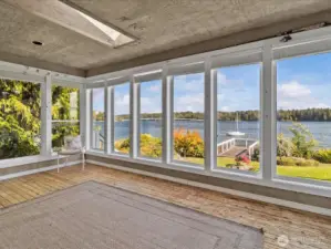 Sunroom with gas hookup and wired for hottub