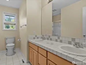 Upstairs full bathroom