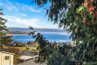 Take in serene views of Skagit Bay, Mt. Baker, and Oak Harbor’s shoreline from the comfort of your living room. Experience the beauty of the Pacific Northwest framed perfectly through your own windows.