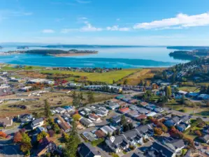 Walk or bike to Windjammer Park for waterfront paths, picnic areas, and panoramic bay views.