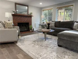 Walk to shopping and award-winning Lake Washington schools with easy access to Bellevue and Seattle.