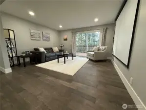 Huge Bonus/Living room for everyone to enjoy!