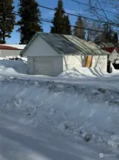 Detached garage w covered outdoor storage