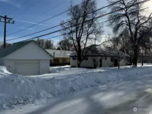 Detached garage