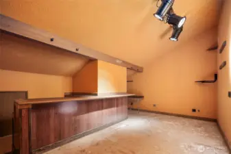Secret Space/room not included in square ft/ not approved from HOA