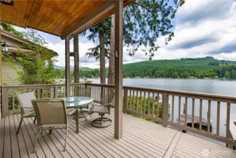 Covered deck area for outdoor entertainment