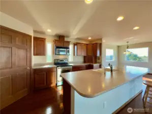 Look at that counter space!