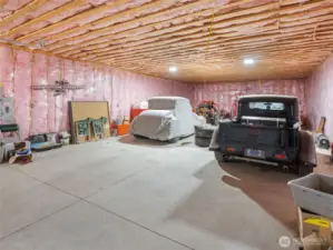 2nd Garage space in Shop.