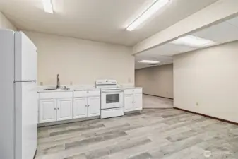 Lower-Level Full Kitchen