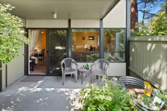 If you l like to garden, you'll have room for some plants in pots in the garden beside the patio.