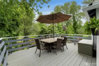 Large upper deck to enjoy evening barbeques.