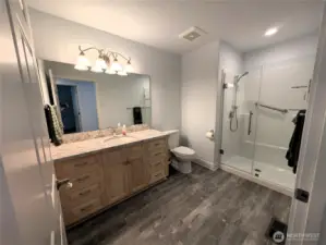 Main bathroom. #1250 Northcliff Rd, Shelton, WA 98584
