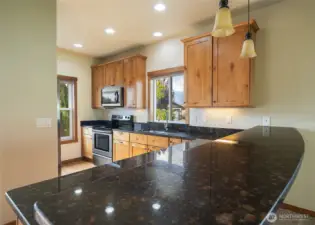 Granite countertops,stainless appliances in kitchen
