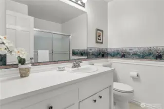 Main floor full bathroom