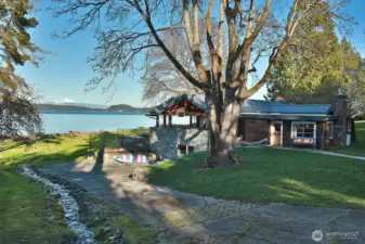 This home is set on approximately 2.4 acres with 280 feet of shoreline.