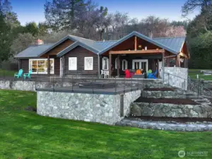 The ultimate setting for outdoor entertaining.