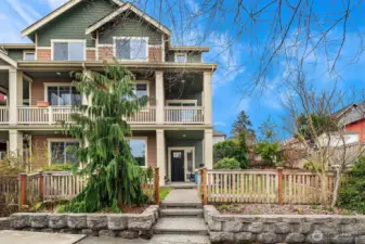 Beautifully updated and very well maintained 4 Bedroom/3.5 Bathroom/1 Car Garage, Air Conditioned Townhome, in sought after West Seattle Highpoint Community!  Great area!  Short walk to West Seattle Elementary and Community Center. Close to shopping, Alki Beach Park, bus lines and the West Seattle Ferry Terminal. EZ commute - 15 minutes to Downtown Seattle.