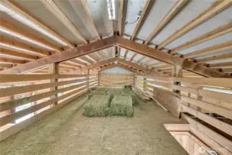 8 ton Hay Loft