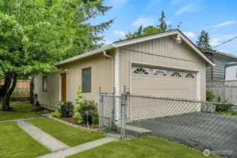 Detached 2 car garage   ADU possible?