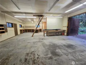 Detached Garage or Outbuilding