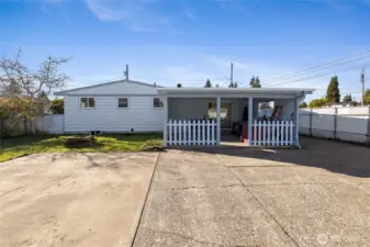 Plenty of room for TV/Boat parking.