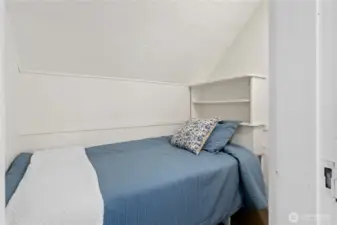 2nd built- in captain's bed