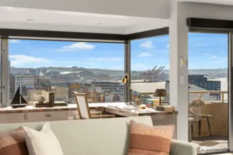 Corner offer space bathed in light!