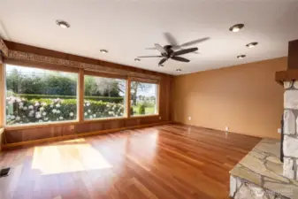 Spacious Main living room