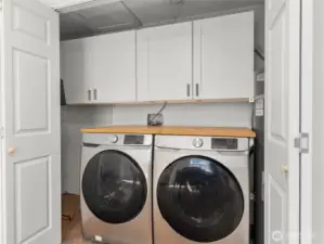 Washer and dryer stay