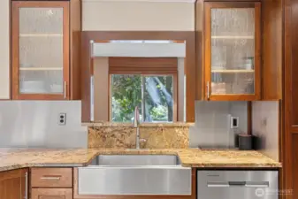 Passthrough from kitchen to den/office room