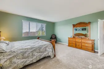PRIVATE & LARGE PRIMARY BEDROOM WITH A VIEW AND COMPLETE TRANQUILITY.