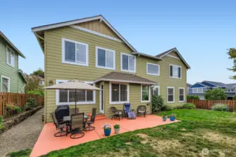 WONDERFUL BACK DECK IS PREFECT FOR RELAXING OUTSIDE AND BBQ.