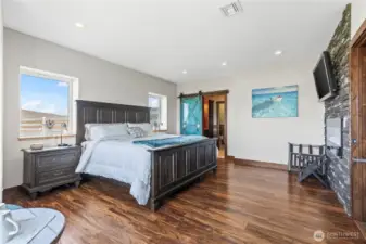 Lower level primary suite