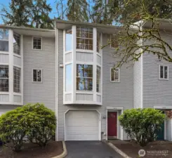 Welcome to Springbrook!  A charming townhome community in the desirable Juanita neighborhood of Kirkland.