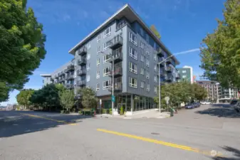 Trio Condos - a well managed building situated in the quiet part of Belltown. Steps to Myrtle Edwards Park, Olympic Sculpture Garden and the Seattle Center.