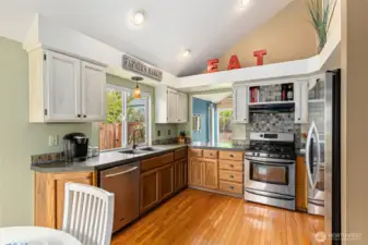 This kitchen is not only beautiful, it is the perfect daily eat-in area and it's also big enough to be functional for several people at a time.