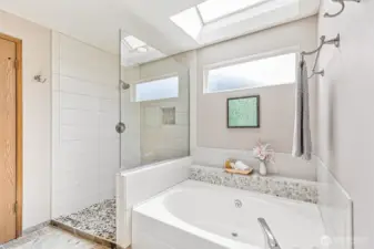 Aaaaaahh...  what a clean & gorgeous spot for a soak or hot shower!