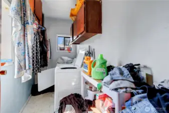 utility room w/cabinets
