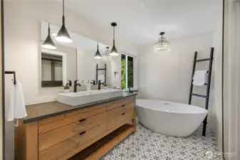 Main bathroom and tub