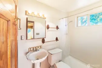3/4 bath off of the kitchen