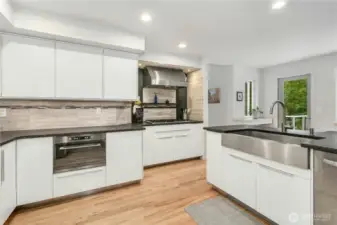 The chef’s kitchen is the heart of the home, featuring a gorgeous oversized island, stainless steel appliances, and honed granite countertops—perfect for cooking and entertaining.