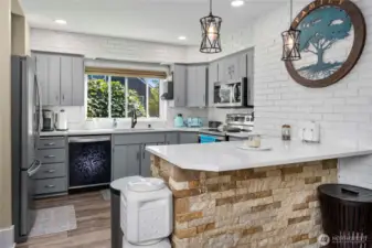 Gorgeous kitchen with stunning modern uipdates.