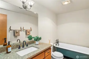 3/4 Main Floor Bathroom