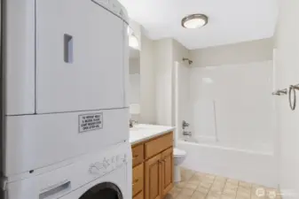 Main bath with washer and dryer